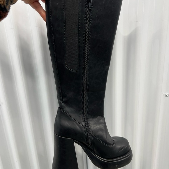 Sugar Thrillz - Black Floral Knee-High Women's Boots size 7 - deadstock - Picture 2 of 8